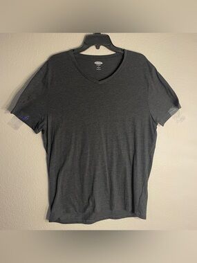 Men’s Old Navy Charcoal V-Neck T-Shirt Size: L NWOT